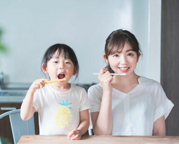 Cara Mengatasi Anak yang Tidak Mau Makan dan Menggosok Gigi